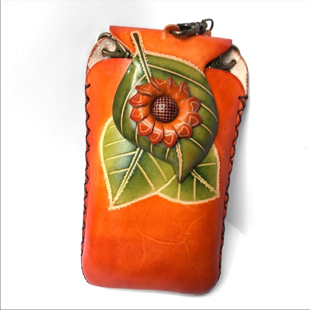 Handcrafted Floral wristlet, crossbody cellphone bag - Picture 2 of 7